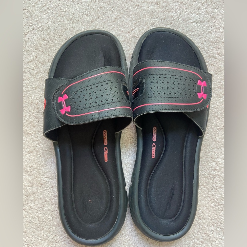 women’s UA slides
